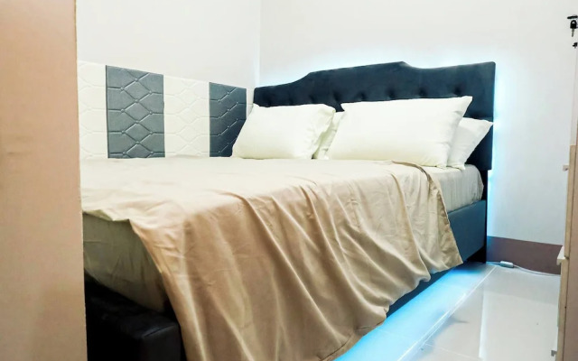 Sapphira Manor Luxurious Condo by the Bay