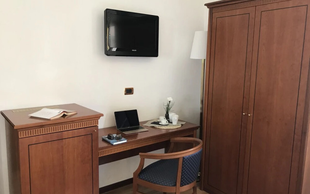 Palazzo Azzarita By Holiplanet