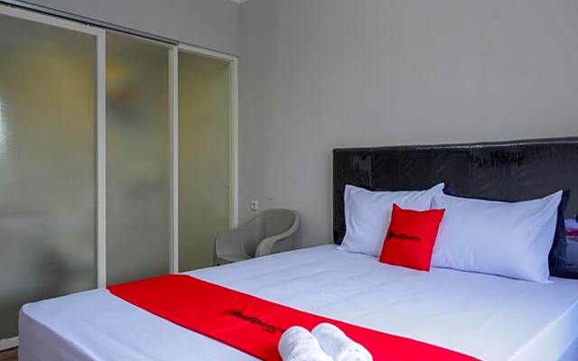 RedDoorz @ City Park Medoho Semarang