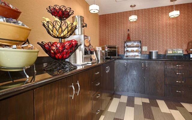 Best Western Luxbury Inn Fort Wayne