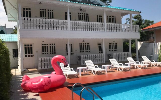 Baan Luang Harn Guesthouse