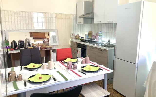 Bb Chic Room With Shared Bathroom in the City