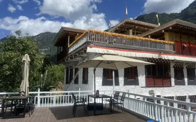 Gedabo Liyu Courtyard | Mountain View Homestay