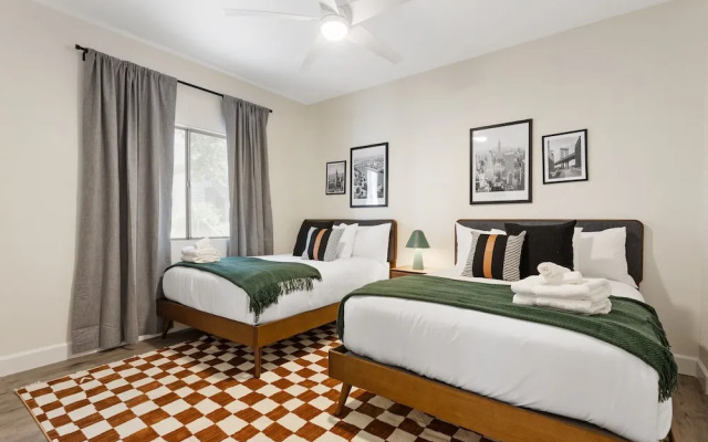 Solace - Community Pool & Gym -walk to Restaurants