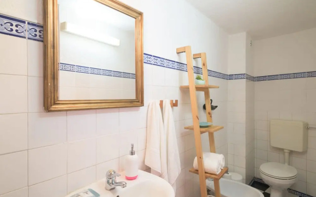 Light Filled Apartment near Chiado, By TimeCooler