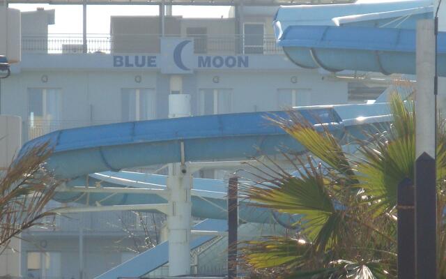 Hotel Blue Moon