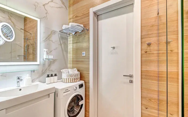 Sea Sun Apartment on Luchesarnaya str., 1A