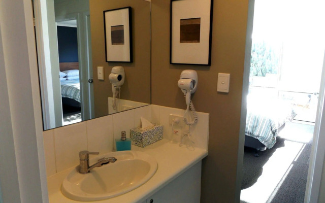 Coorong Waterfront Retreat