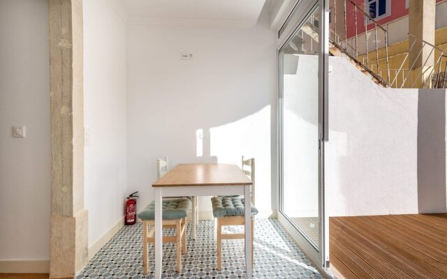 Dazzling Apartment With Private Terrace in Alcântara