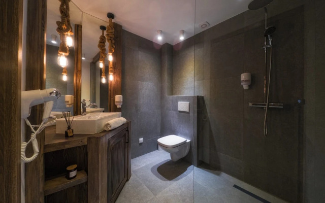 Mountain Shelter Apartments