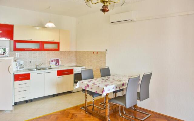 Apartments and Rooms Juki