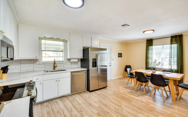 Lovely Montgomery Home ~ 7 Mi to Downtown!