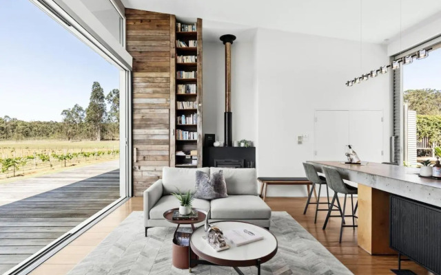 The Longhouse - Suite 3