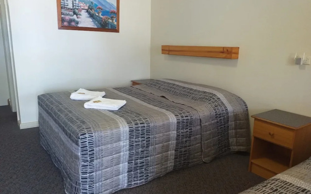 Bucketts Way Motel