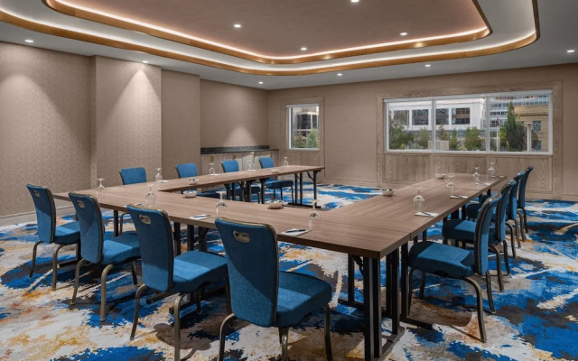 Courtyard By Marriott Calgary Downtown