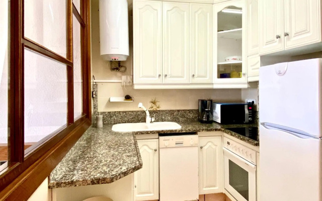 House in front of the beach with sea view