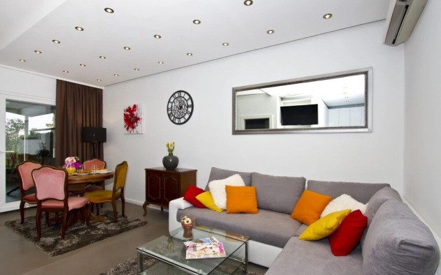 Luxury apt With Roofed Patio Near Beach & Center
