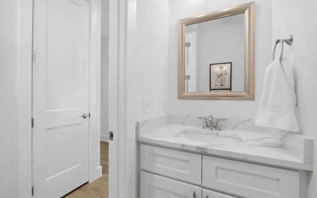 Blissful Getaway 4 BDR Whole Home Heated Pool!