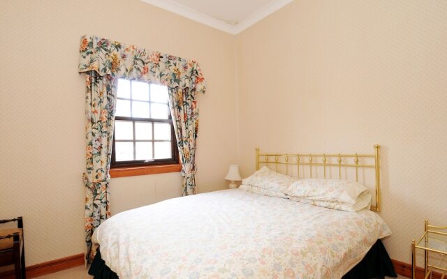 234 Hawthornbank Lane Apartment