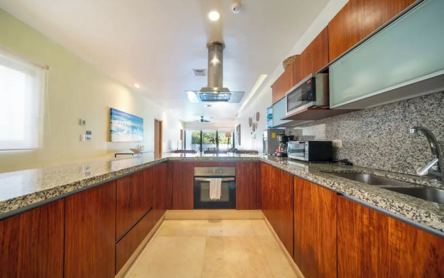 2 BR Condo with Rooftop Pool - Terrazas