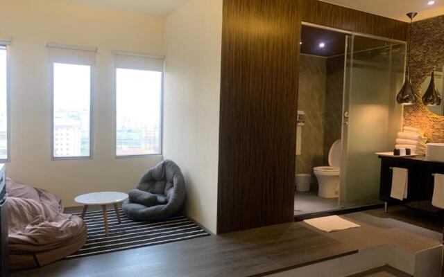 G11 Hotel