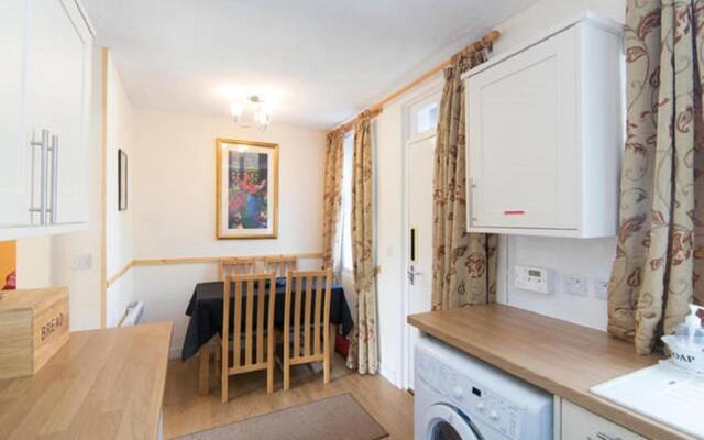 Crinan Canal Cottage
