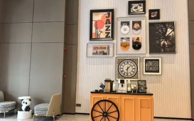 Homeinn Plus Hotel (Chengdu Panda Base Longtan Temple Subway Station)