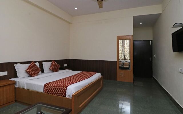 OYO 4798 Hotel Periwal Premium
