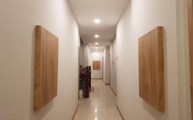 OYO 90015 Platinum Guest House