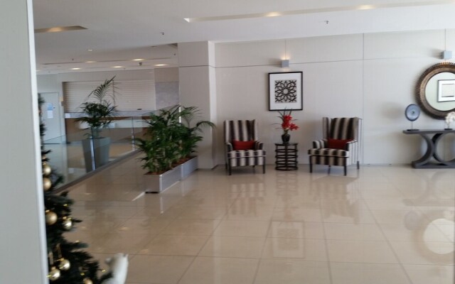 Grand Hotel Apartments Gold Coast by owner
