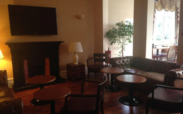 Glenlyn Apartments