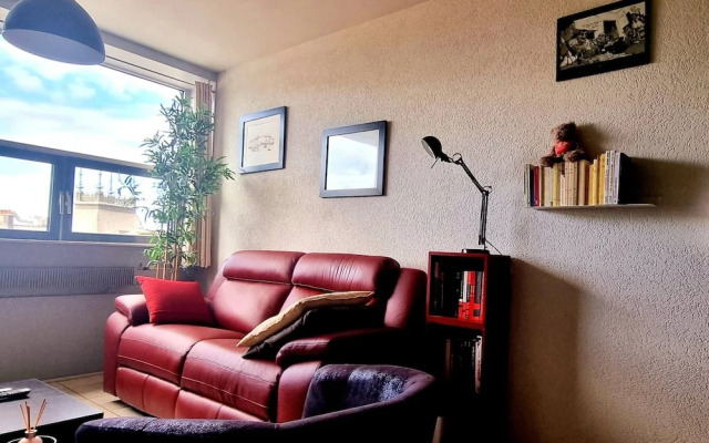 Very Bright Apartment in the Center of the City