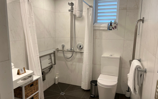 Queenstown House Luxury Lakeside Apartments