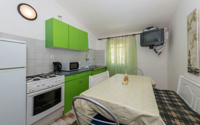 Apartments and Rooms Dragica