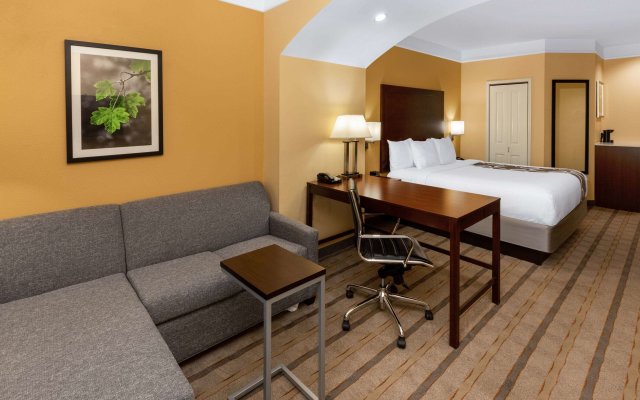 La Quinta Inn & Suites by Wyndham Houston NW Beltway8/WestRD