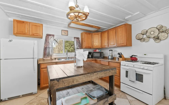 StoneHauz Cabin built in 1926