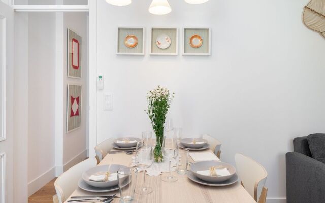 Modern Lisbon Apartments by SoulPlaces