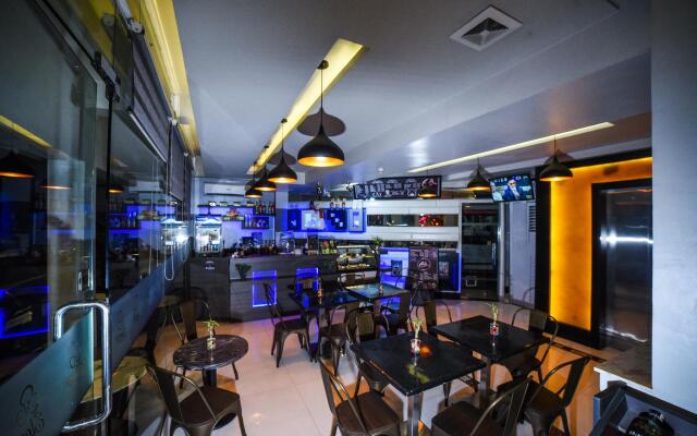 Eloisa Royal Suites
