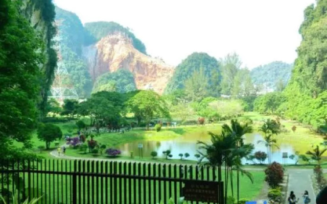 IPOH The Majestic Imperial Air-Con 6 PAX SUITE