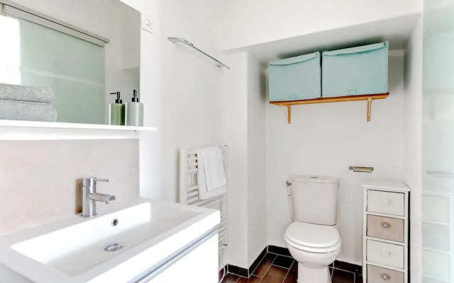 Elegant 1BR Steps to Marais & Louvre