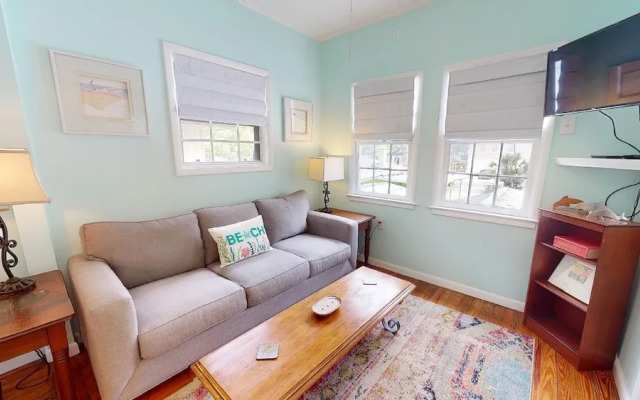 712 2nd Avenue - Upper