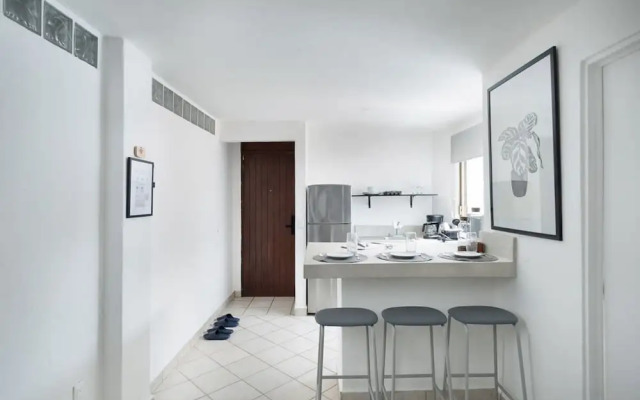 1bedroom Suite - 1 Block Away to Icon Beach