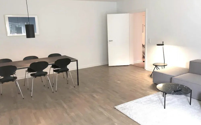 Spacious 1-bed in Frederiksberg w Balcony