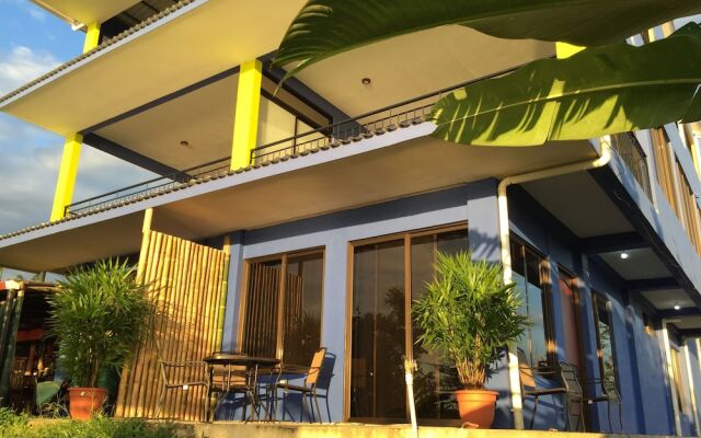Bluebay Bugenvil Lake Lodge