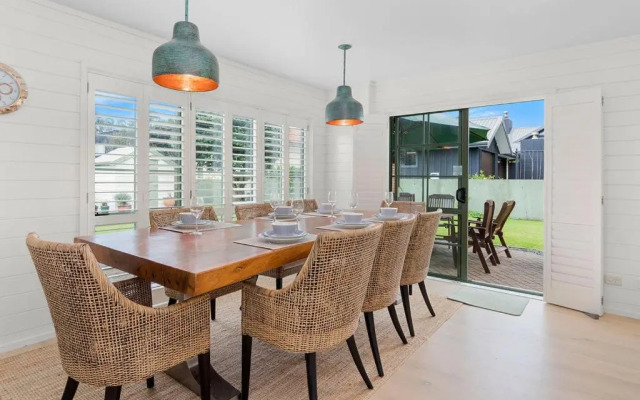 Kiwi Kuta with direct beach access - Matarangi Holiday Home