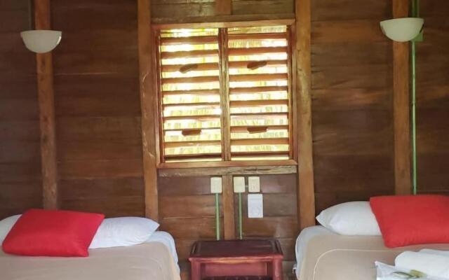 Cabanas k'iin Yéetel Há Bacalar