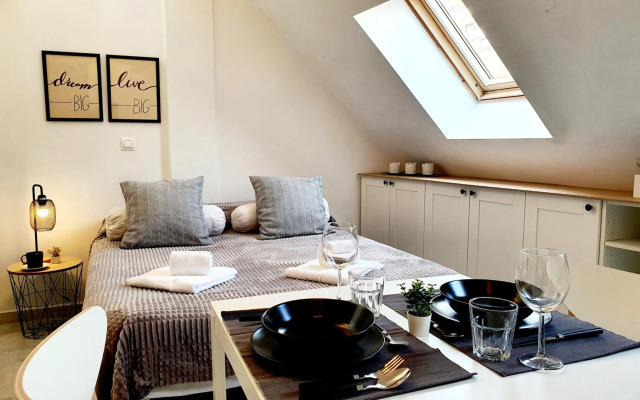 Captain's Penthouse Studio