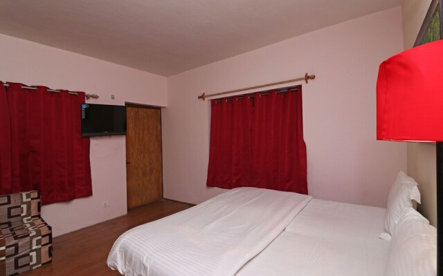 OYO 13724 Home Cosy Stay Near Mall Road