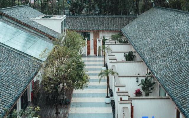Victorville Secret House Hotel