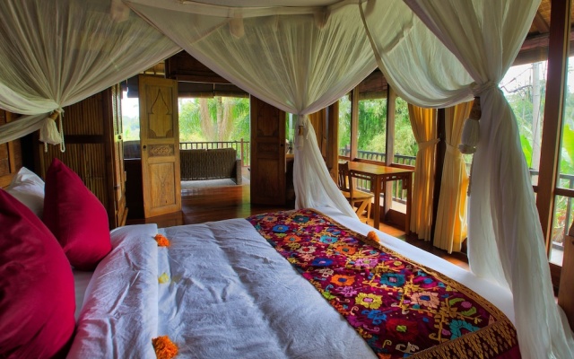 Villa Atas Awan – Guest Rooms – Bukian